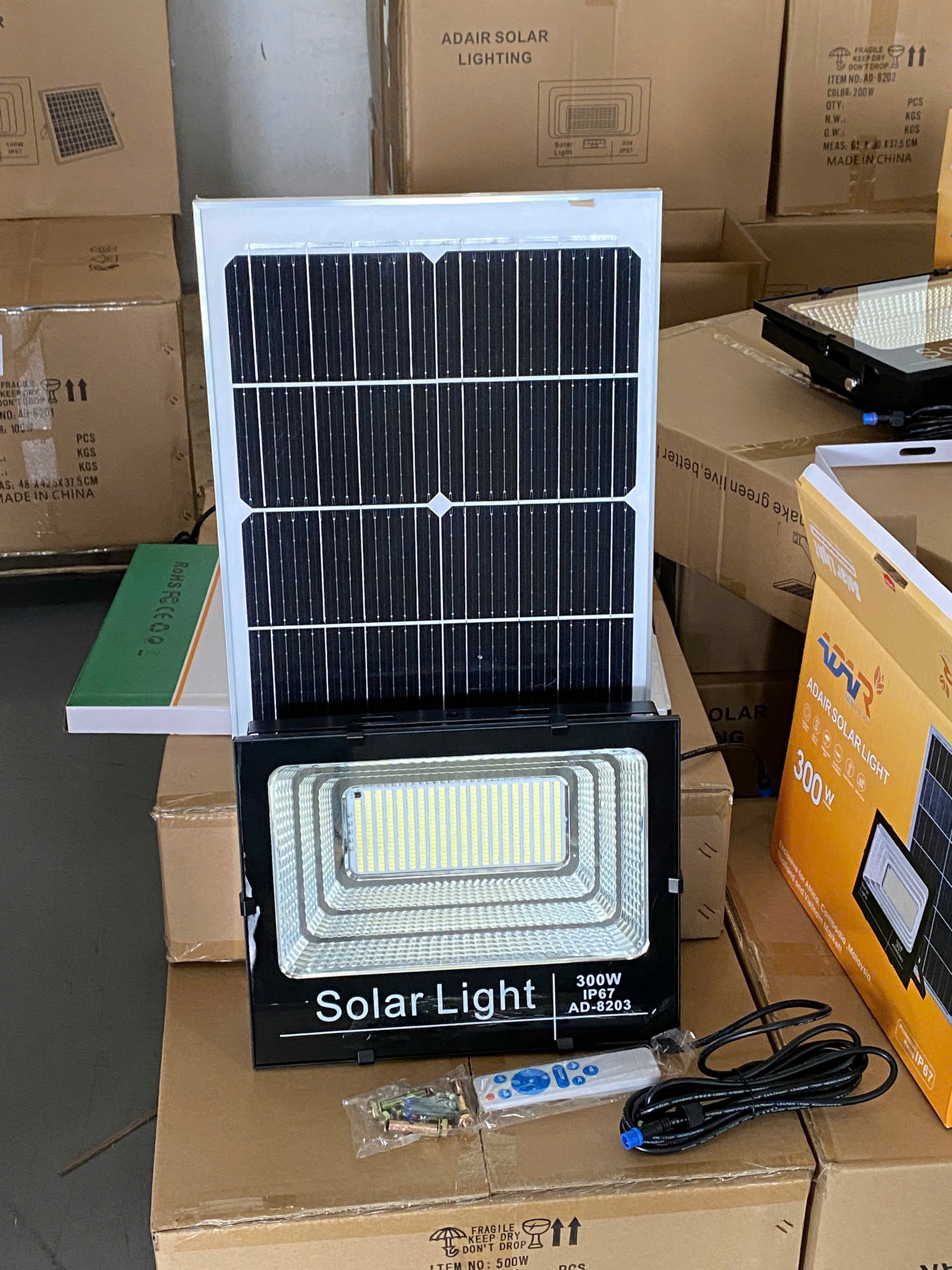 Đèn pha năng lượng mặt trời